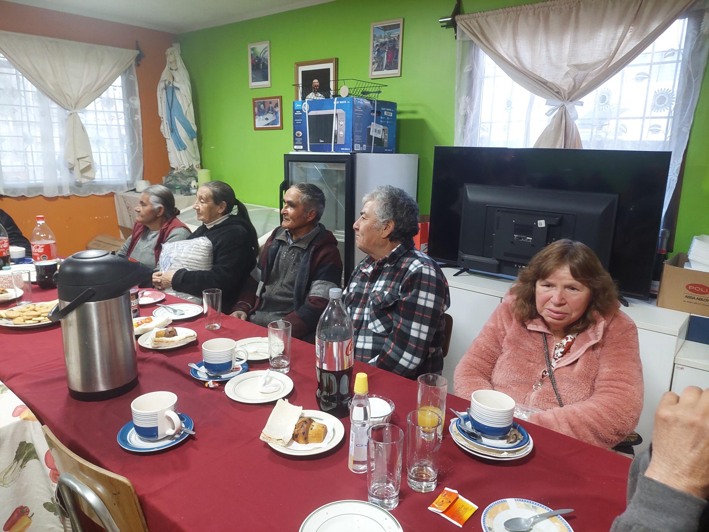 Una tarde con nuestros adultos mayores del comedor San José junto a COPEC