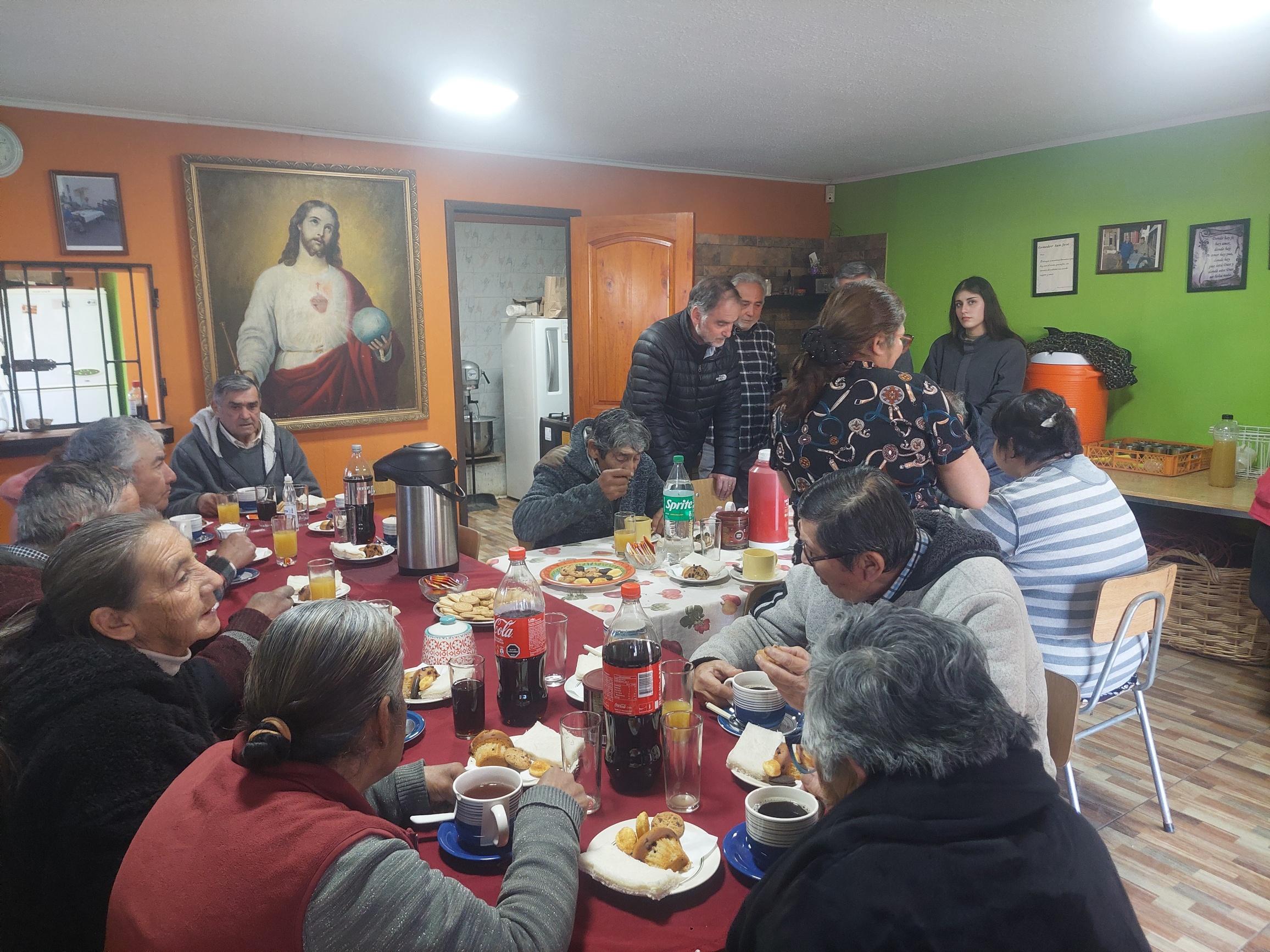 Una tarde con nuestros adultos mayores del comedor San José junto a COPEC